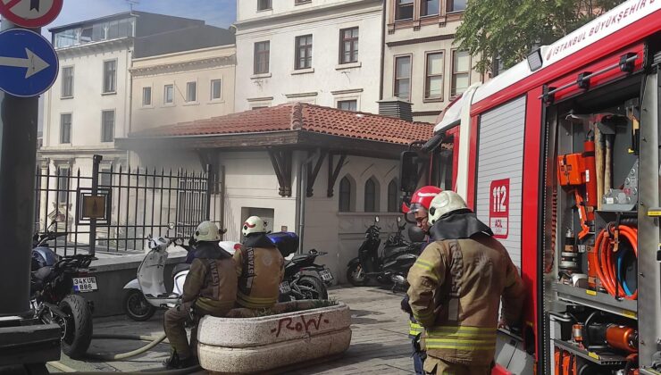 Beyoğlu Belediyesi önünde trafo patladı, bina boşaltıldı