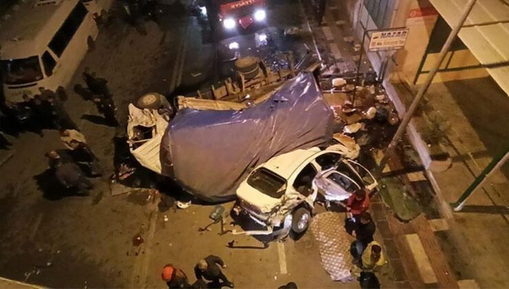 Şanlıurfa’da bir kamyon çarptığı otomobille birlikte üst geçitten düştü