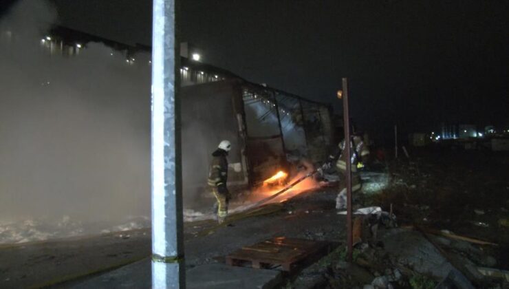 Arnavutköy’de 2 tır alev topuna döndü