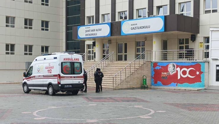 Marketten aldıkları ‘noodle’dan zehirlendiler